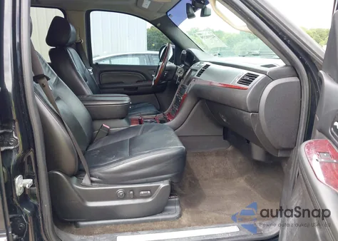 2008 Cadillac Escalade Esv Standard z USA, uszkodzony, nr VIN 1GYFK668X8R111533